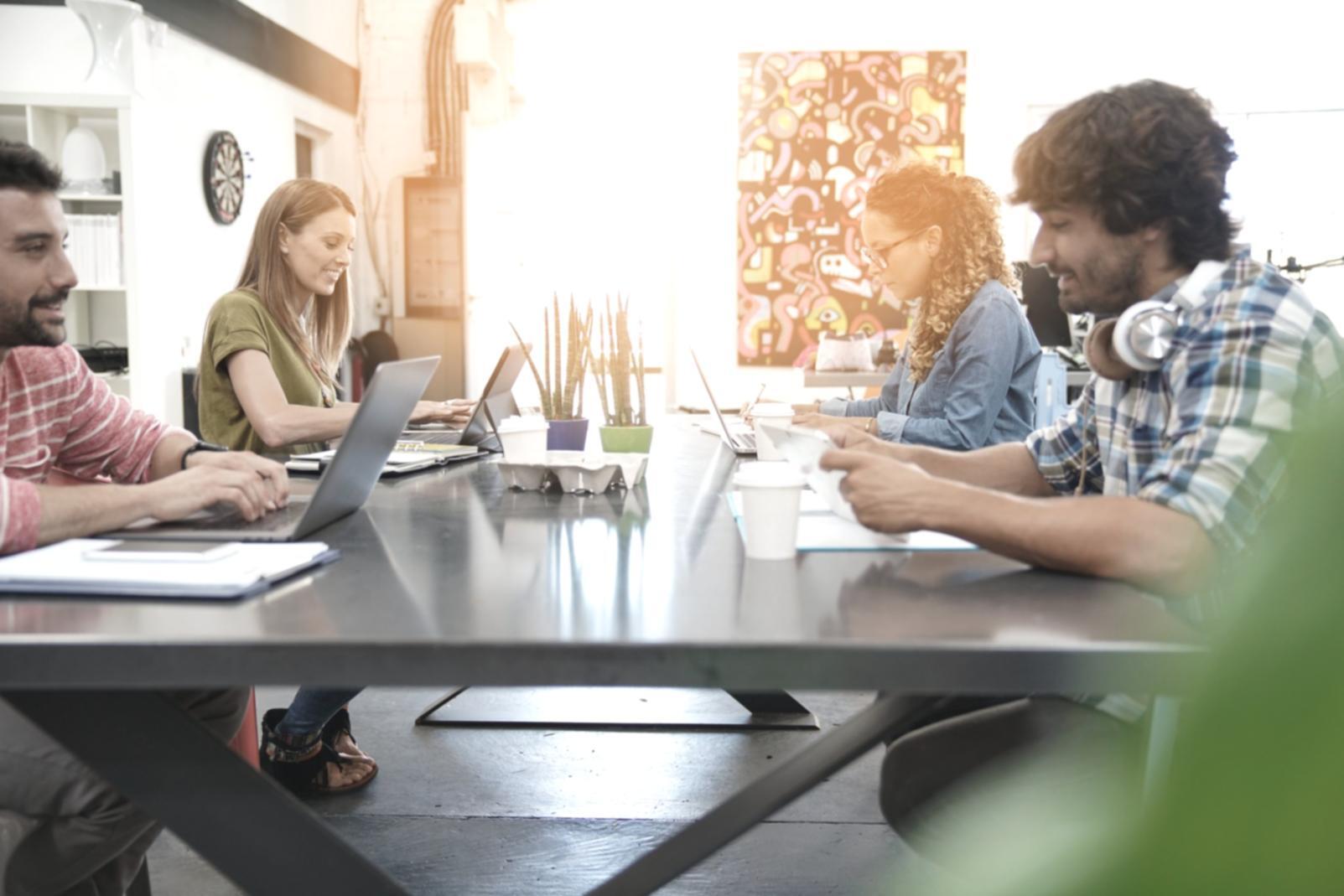 Praktische Programmierübung mit Code-Editor und Ergebnissen